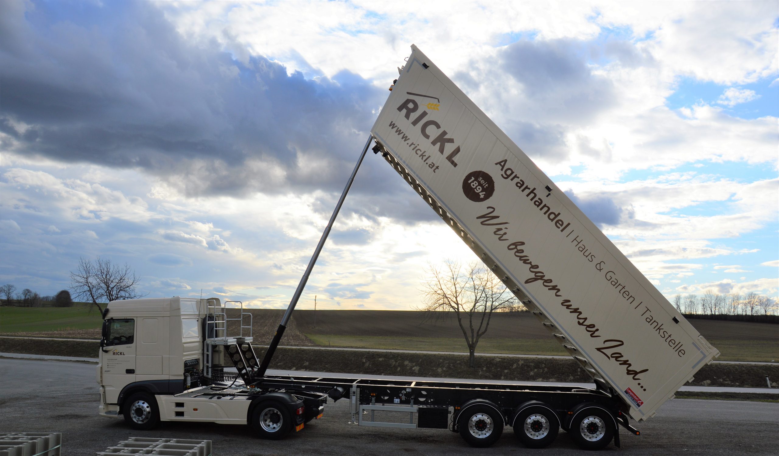 LKW mit Aufleger für Mais Transport
